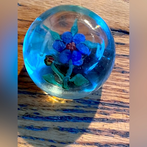 Vintage Floral Artglass Paperweight - Picture 2 of 2